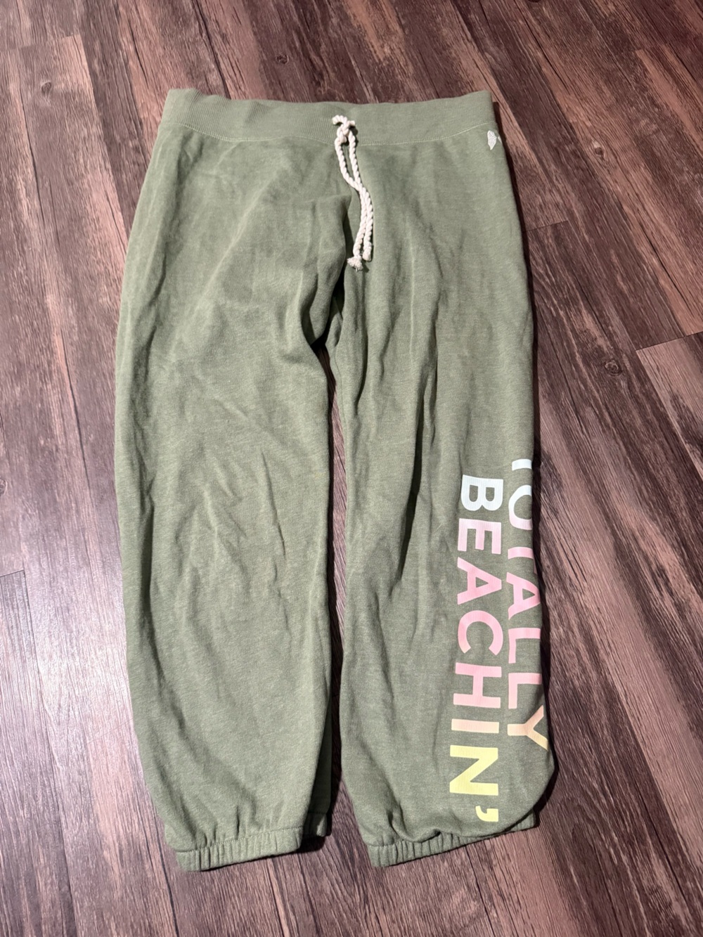 💚🌴 Victoria’s Secret “Totally Beachin’” Capri Sweatpants 🌴💚